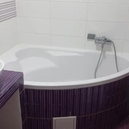 Apartmán 3 Izbovy Apartman Pre 4 Osoby V Centre Senca *